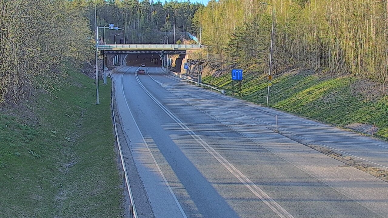 Kelikamerat Kuva Tie 102 Hiidenkallion tunneli, suuaukko etelä, Espoo, Uusimaa