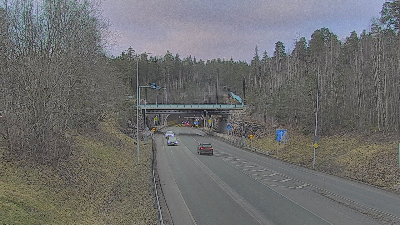 Weather Camera Image Tie 102 Hiidenkallion tunneli, suuaukko etelä, Espoo, Uusimaa