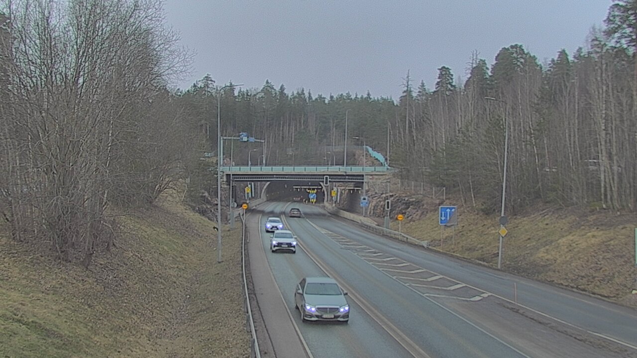 Kelikamerat Kuva Tie 102 Hiidenkallion tunneli, suuaukko etelä, Espoo, Uusimaa