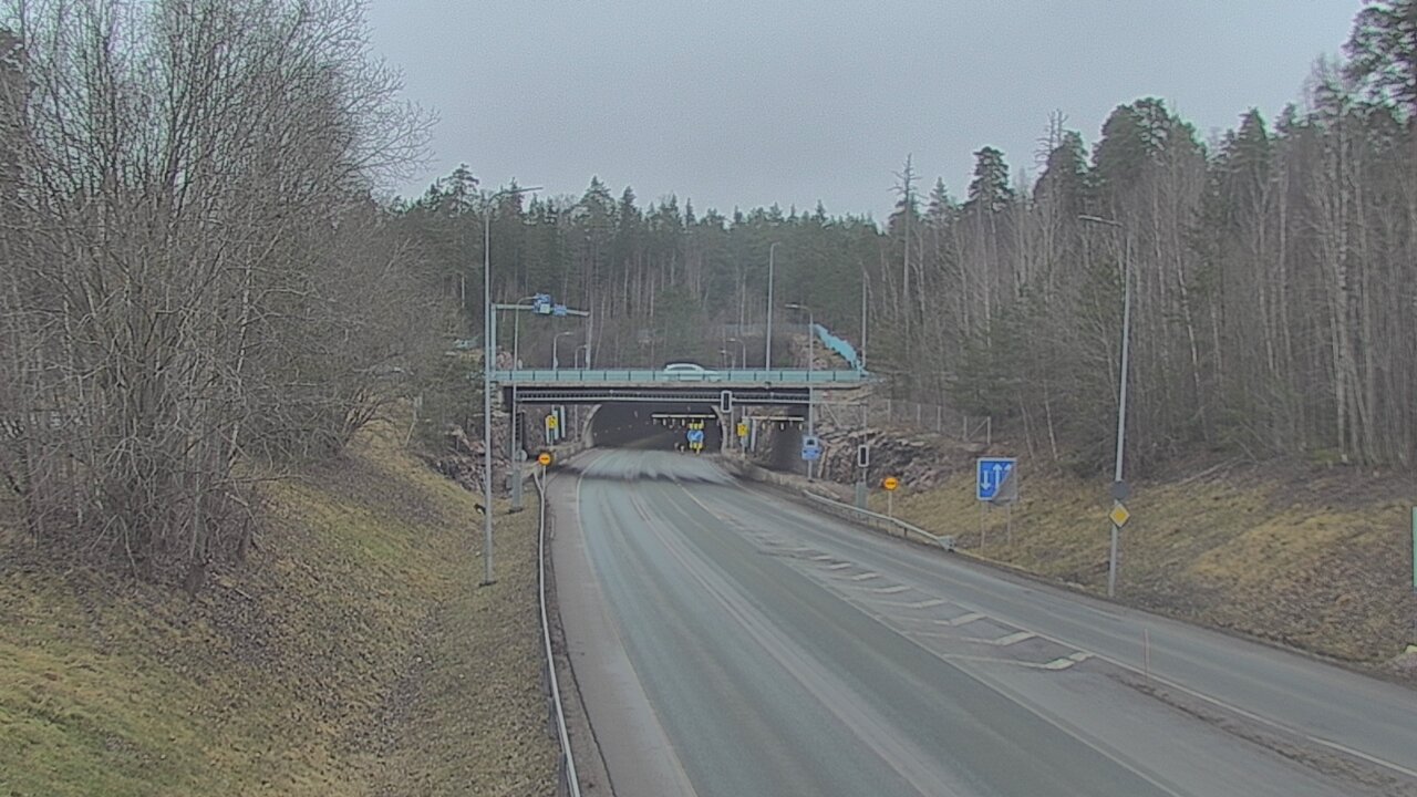 Weather Camera Image Tie 102 Hiidenkallion tunneli, suuaukko etelä, Espoo, Uusimaa