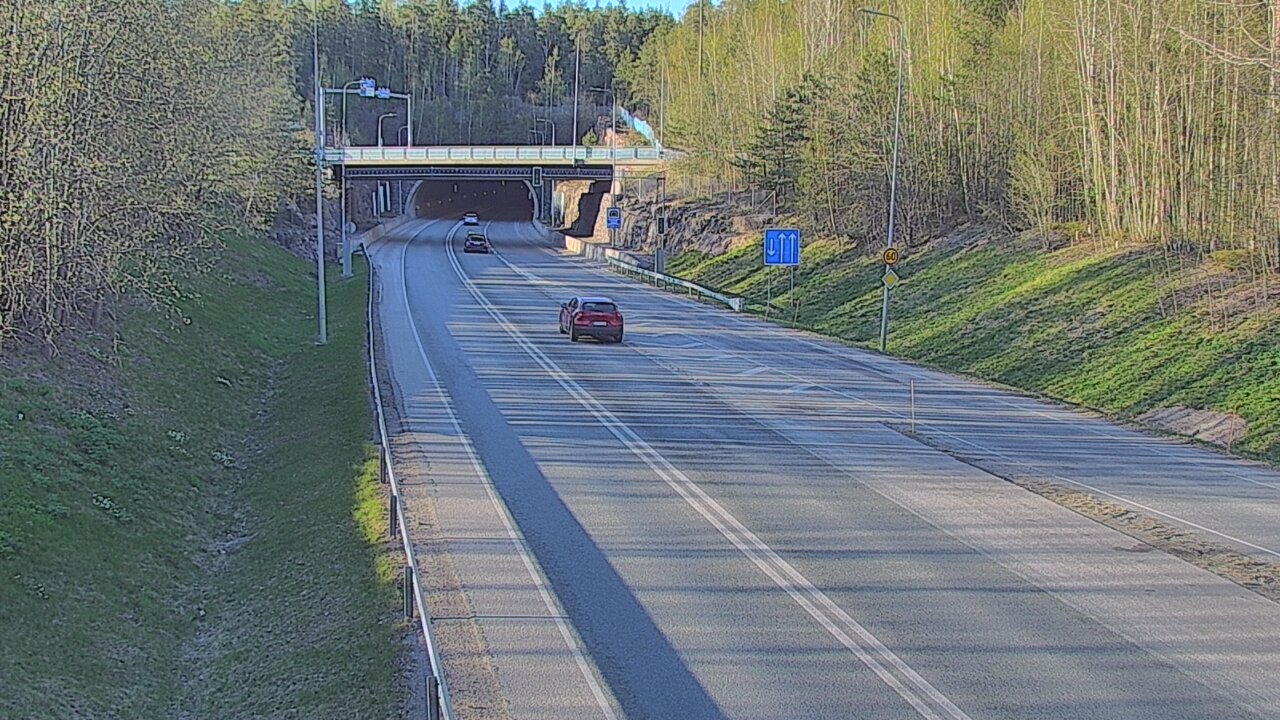 Kelikamerat Kuva Tie 102 Hiidenkallion tunneli, suuaukko etelä, Espoo, Uusimaa