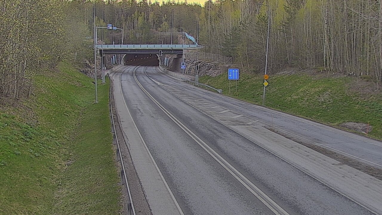 Kelikamerat Kuva Tie 102 Hiidenkallion tunneli, suuaukko etelä, Espoo, Uusimaa