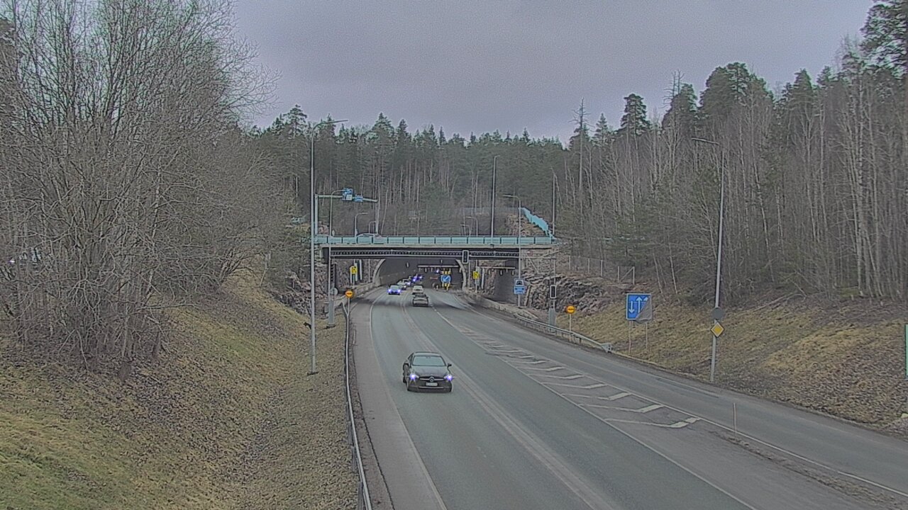 Weather Camera Image Tie 102 Hiidenkallion tunneli, suuaukko etelä, Espoo, Uusimaa