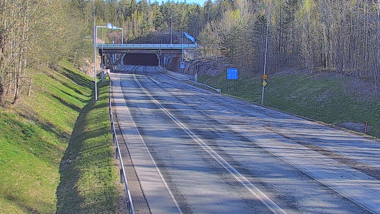 Kelikamerat Kuva Tie 102 Hiidenkallion tunneli, suuaukko etelä, Espoo, Uusimaa