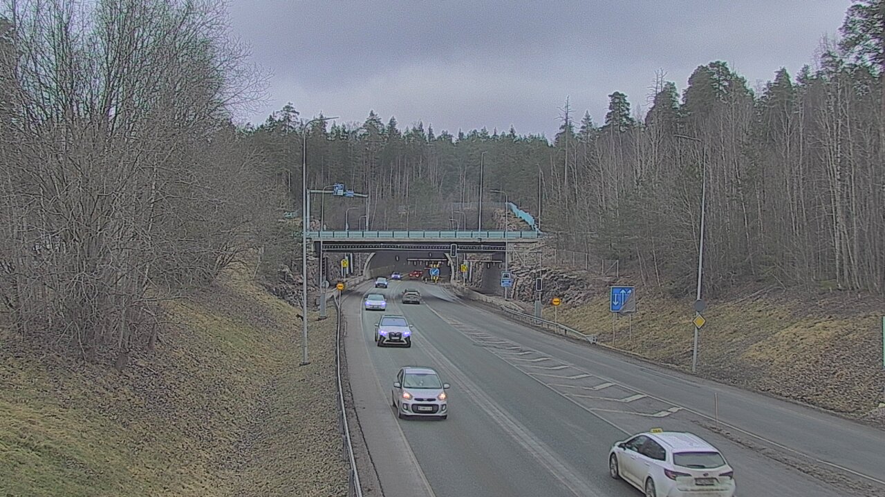 Weather Camera Image Tie 102 Hiidenkallion tunneli, suuaukko etelä, Espoo, Uusimaa