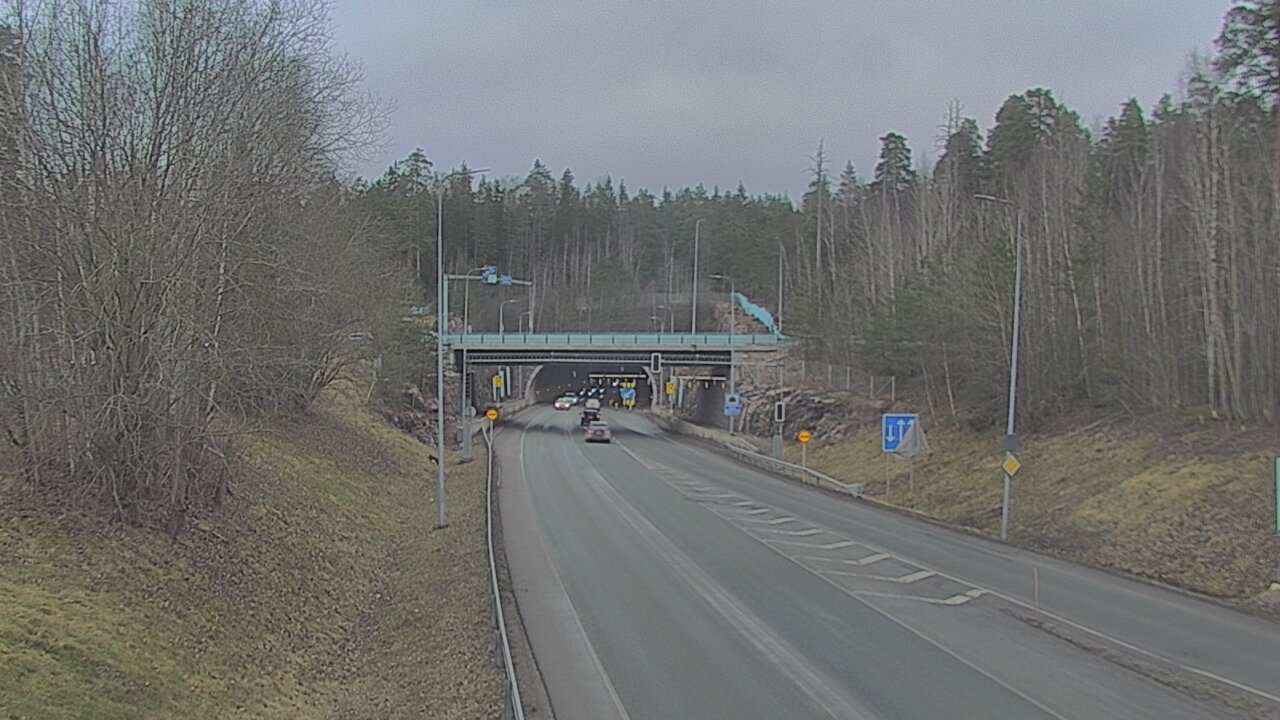 Weather Camera Image Tie 102 Hiidenkallion tunneli, suuaukko etelä, Espoo, Uusimaa