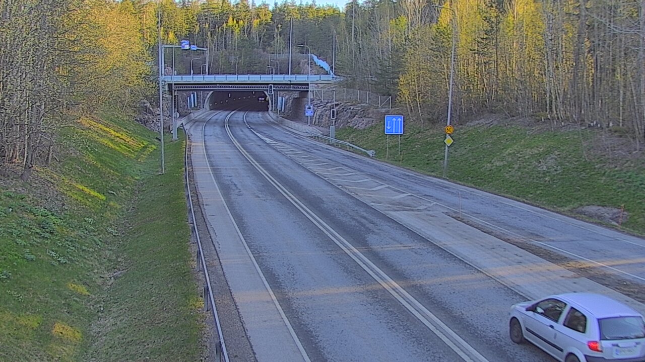 Kelikamerat Kuva Tie 102 Hiidenkallion tunneli, suuaukko etelä, Espoo, Uusimaa