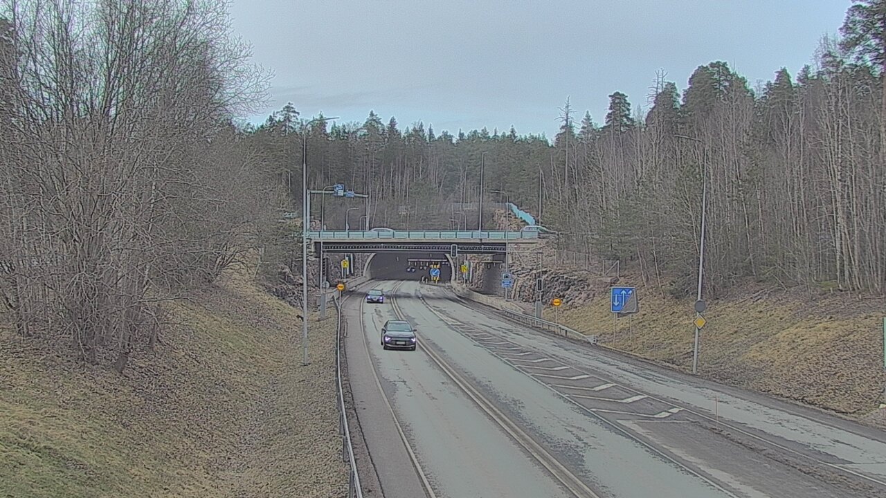 Kelikamerat Kuva Tie 102 Hiidenkallion tunneli, suuaukko etelä, Espoo, Uusimaa