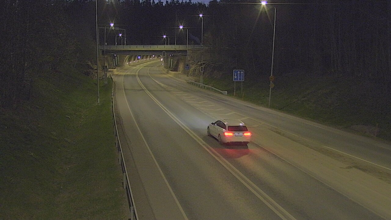 Weather Camera Image Tie 102 Hiidenkallion tunneli, suuaukko etelä, Espoo, Uusimaa