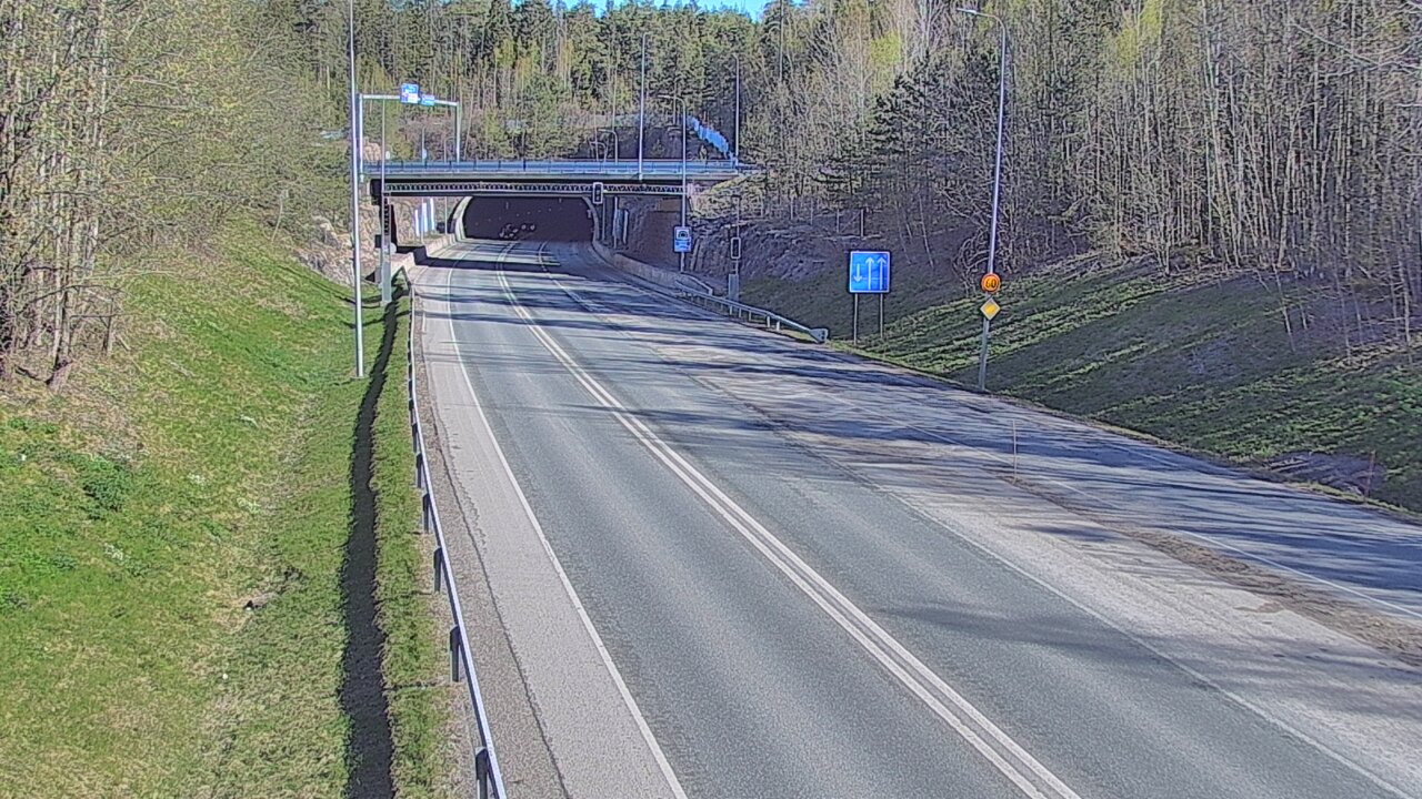 Kelikamerat Kuva Tie 102 Hiidenkallion tunneli, suuaukko etelä, Espoo, Uusimaa
