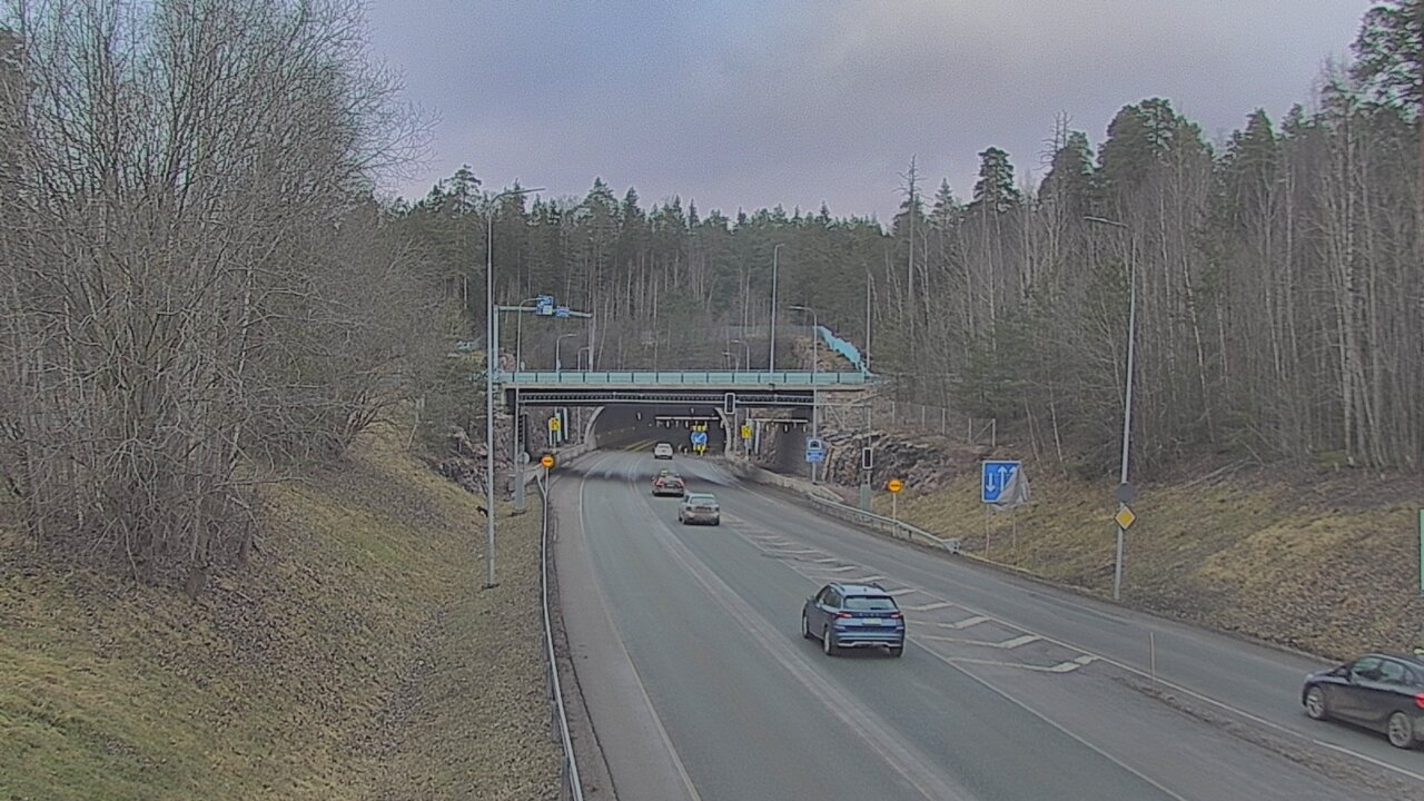 Weather Camera Image Tie 102 Hiidenkallion tunneli, suuaukko etelä, Espoo, Uusimaa