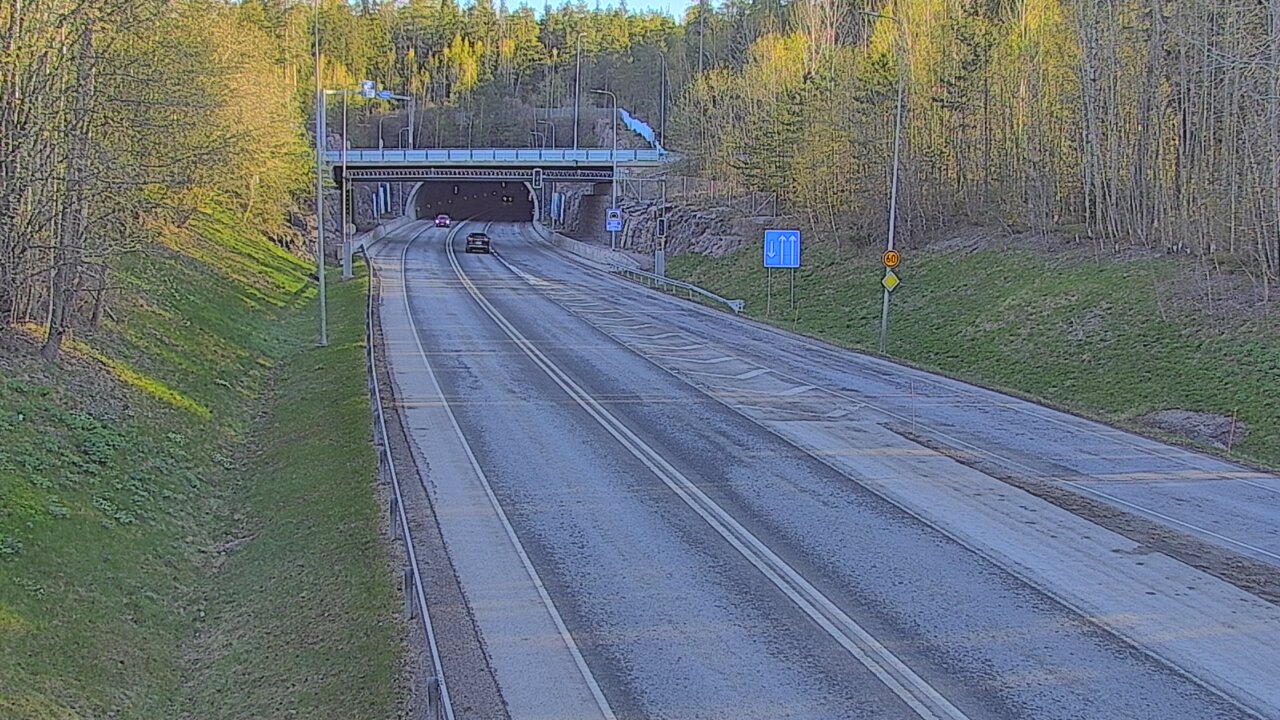 Kelikamerat Kuva Tie 102 Hiidenkallion tunneli, suuaukko etelä, Espoo, Uusimaa