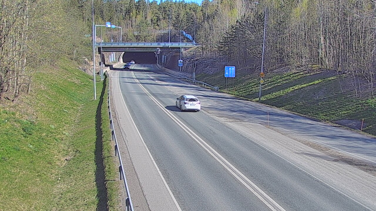 Kelikamerat Kuva Tie 102 Hiidenkallion tunneli, suuaukko etelä, Espoo, Uusimaa