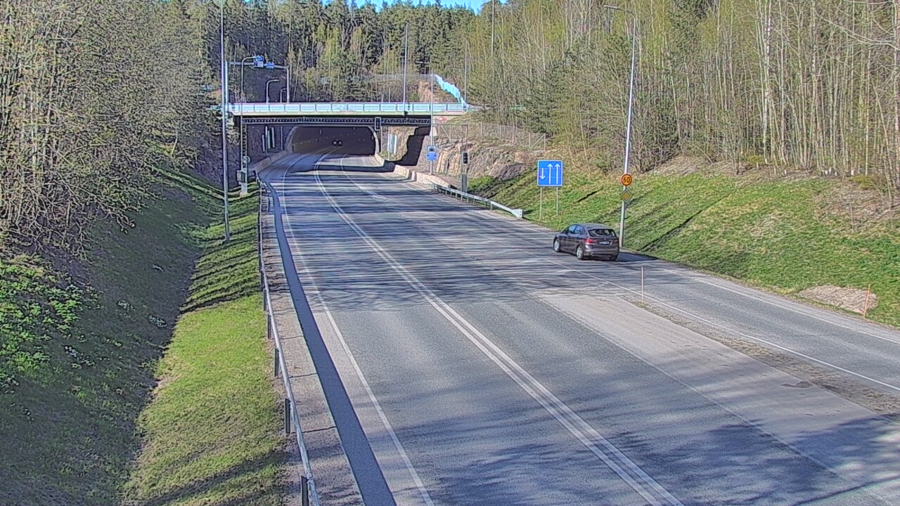 Kelikamerat Kuva Tie 102 Hiidenkallion tunneli, suuaukko etelä, Espoo, Uusimaa