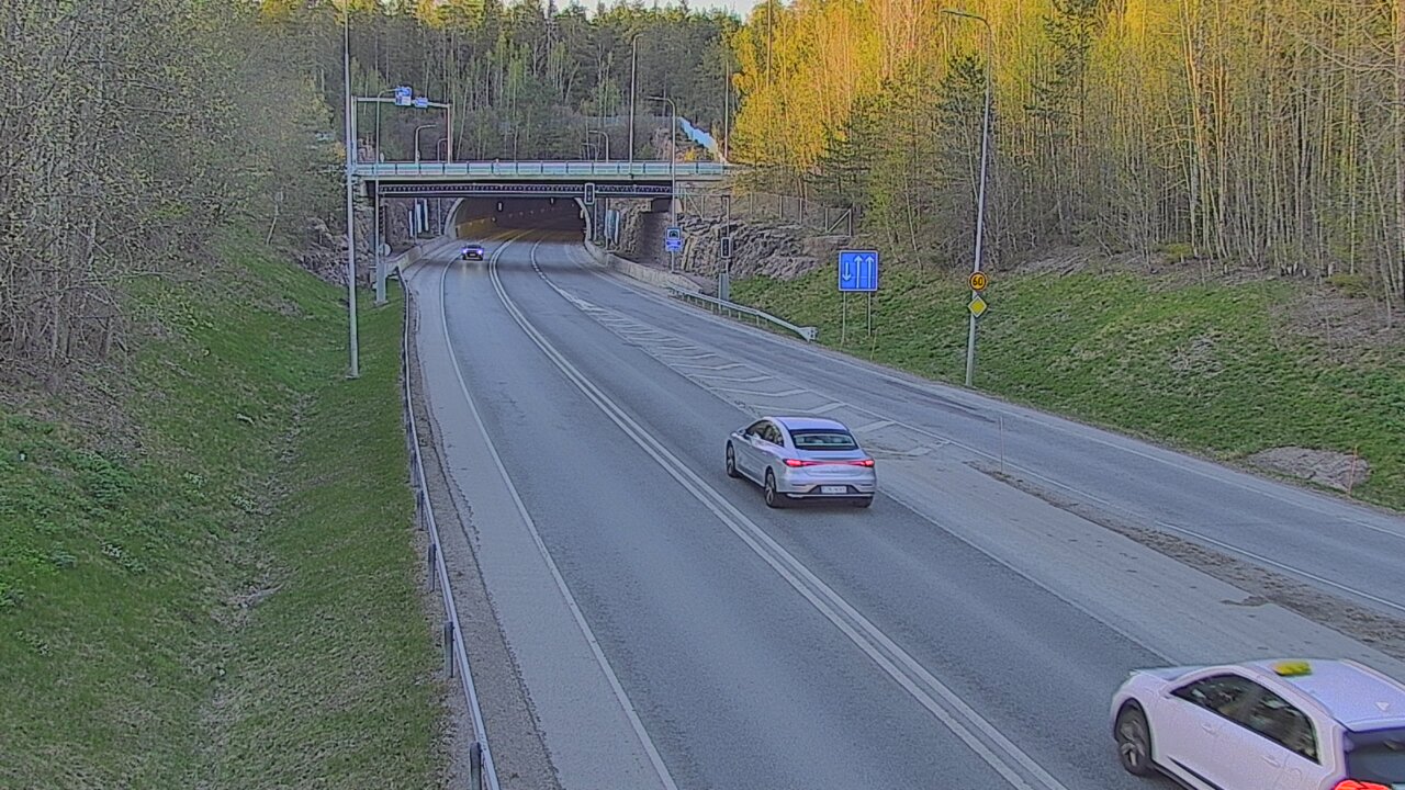 Kelikamerat Kuva Tie 102 Hiidenkallion tunneli, suuaukko etelä, Espoo, Uusimaa