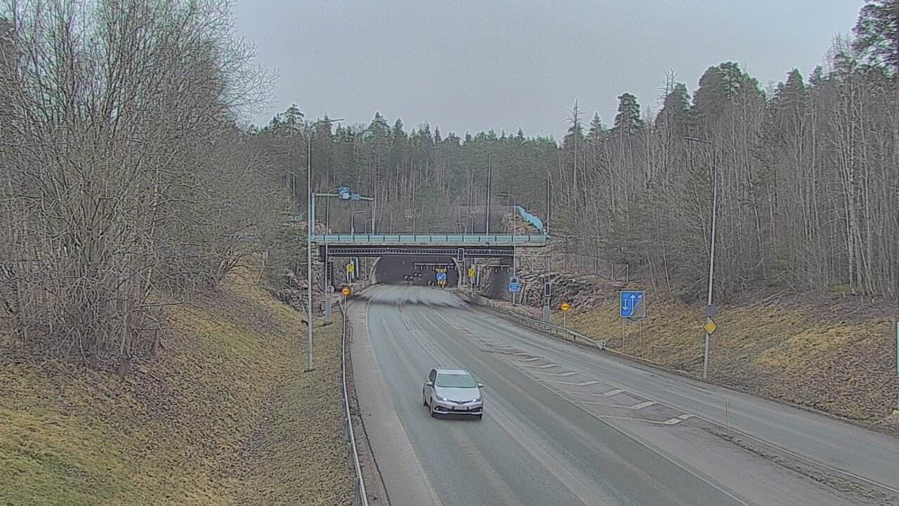 Weather Camera Image Tie 102 Hiidenkallion tunneli, suuaukko etelä, Espoo, Uusimaa