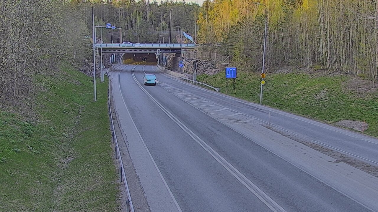 Kelikamerat Kuva Tie 102 Hiidenkallion tunneli, suuaukko etelä, Espoo, Uusimaa