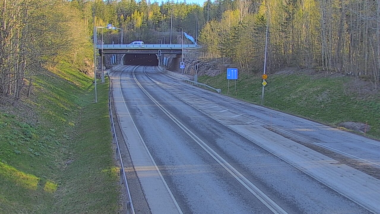 Kelikamerat Kuva Tie 102 Hiidenkallion tunneli, suuaukko etelä, Espoo, Uusimaa