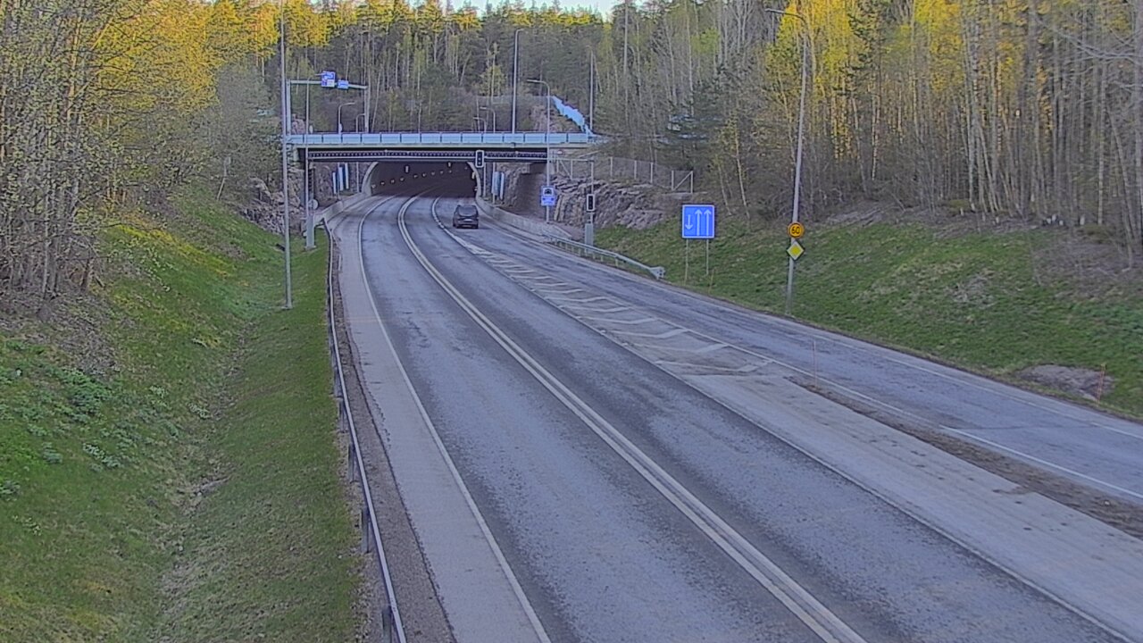 Kelikamerat Kuva Tie 102 Hiidenkallion tunneli, suuaukko etelä, Espoo, Uusimaa