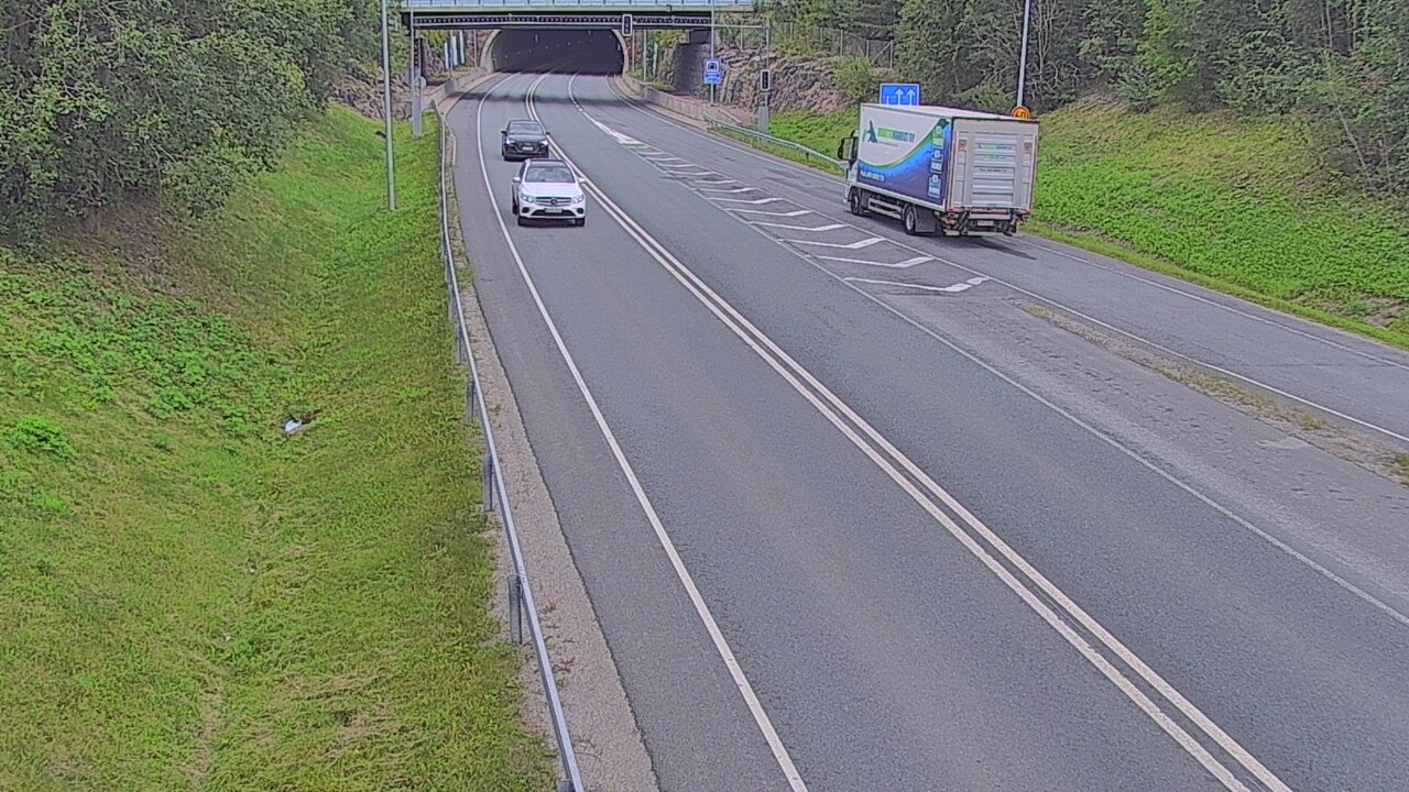 Weather Camera Image Tie 102 Hiidenkallion tunneli, suuaukko etelä, Espoo, Uusimaa
