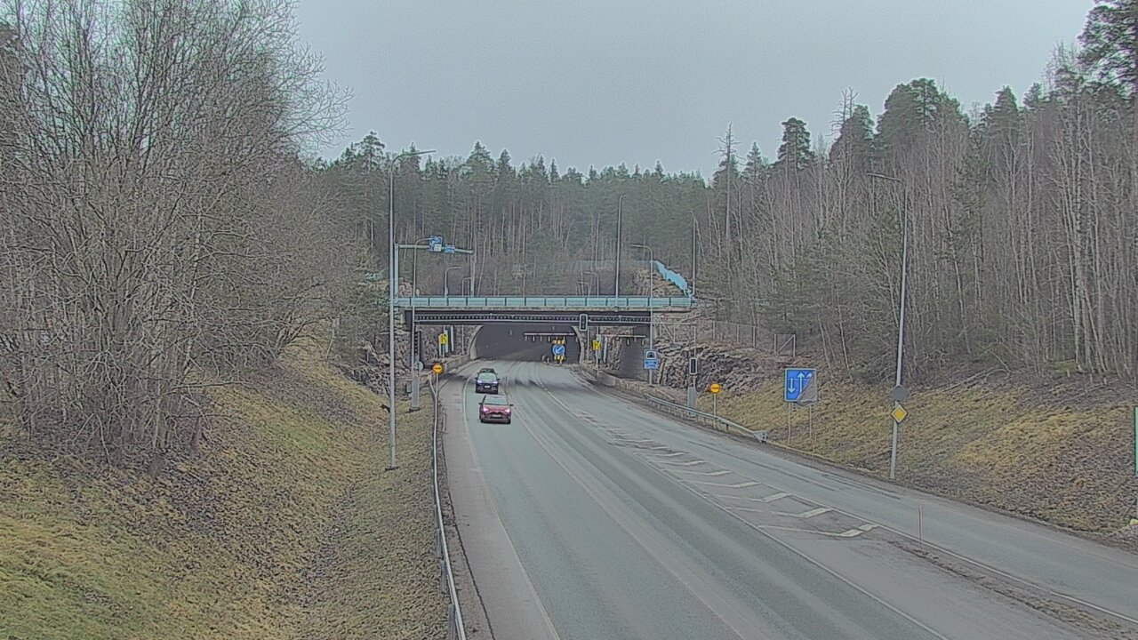 Weather Camera Image Tie 102 Hiidenkallion tunneli, suuaukko etelä, Espoo, Uusimaa