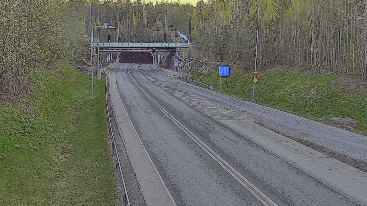 Kelikamerat Kuva Tie 102 Hiidenkallion tunneli, suuaukko etelä, Espoo, Uusimaa