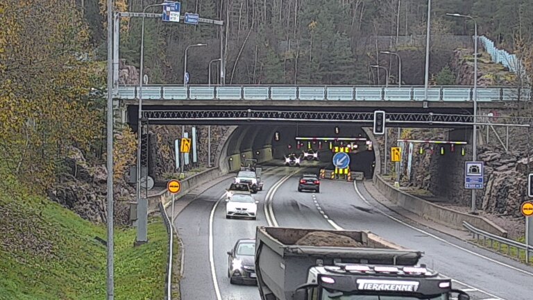 Kelikamerat Kuva Tie 102 Hiidenkallion tunneli, suuaukko etelä, Espoo, Uusimaa