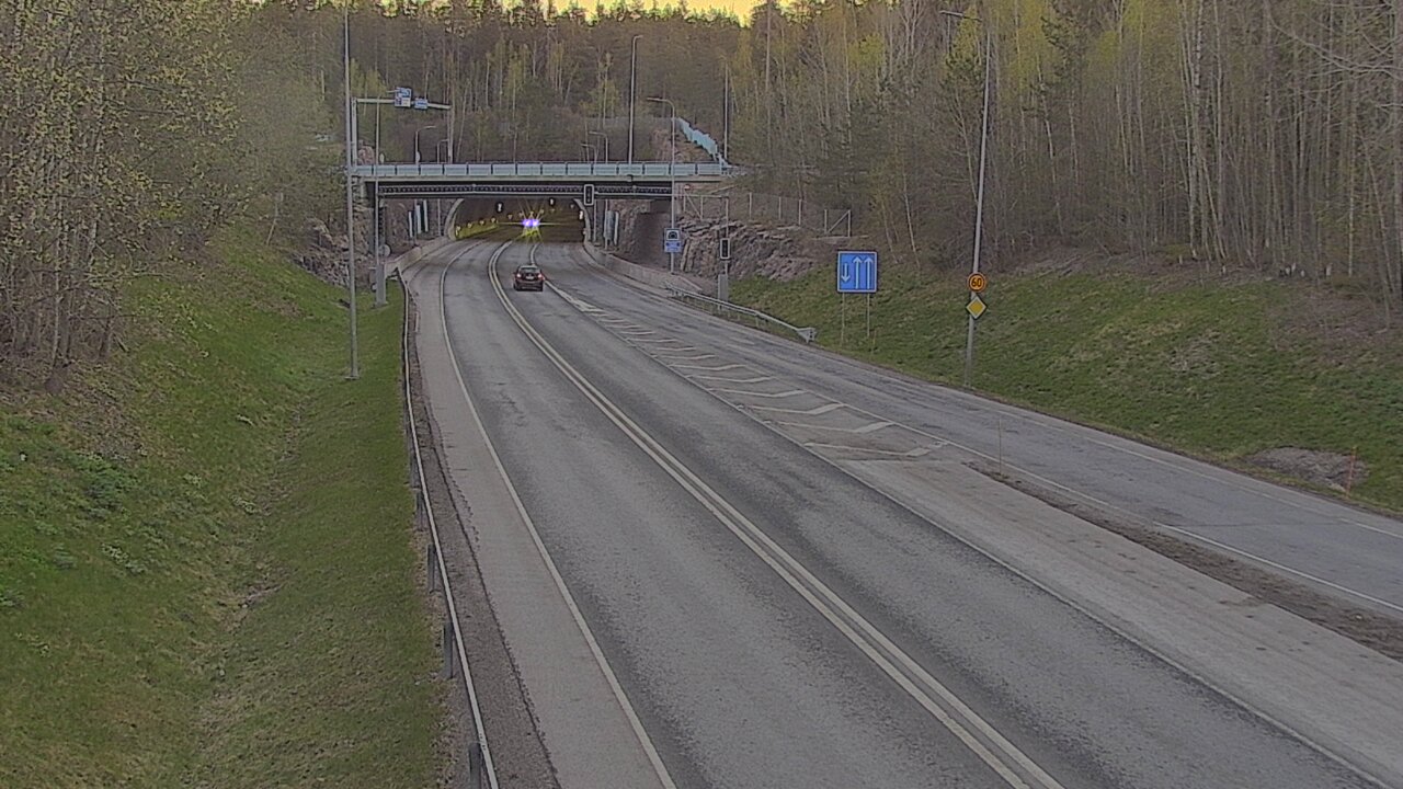 Kelikamerat Kuva Tie 102 Hiidenkallion tunneli, suuaukko etelä, Espoo, Uusimaa