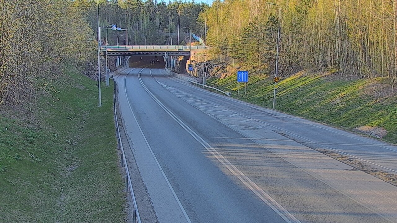 Kelikamerat Kuva Tie 102 Hiidenkallion tunneli, suuaukko etelä, Espoo, Uusimaa