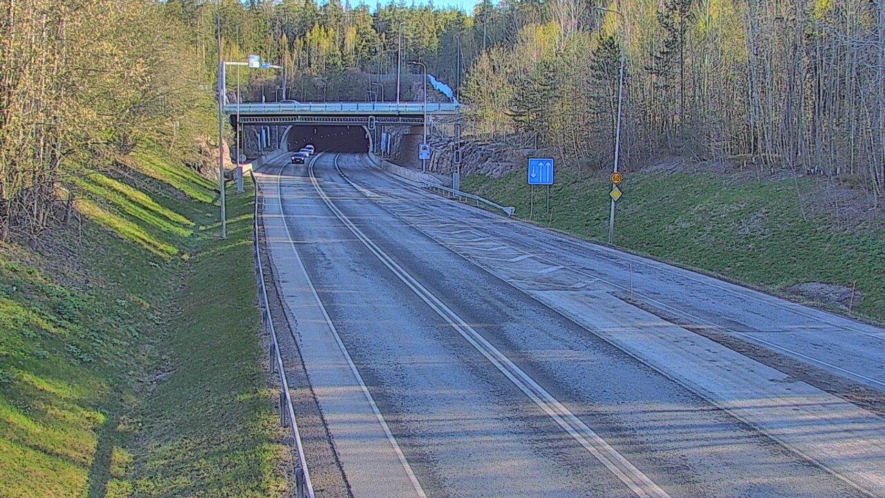 Kelikamerat Kuva Tie 102 Hiidenkallion tunneli, suuaukko etelä, Espoo, Uusimaa
