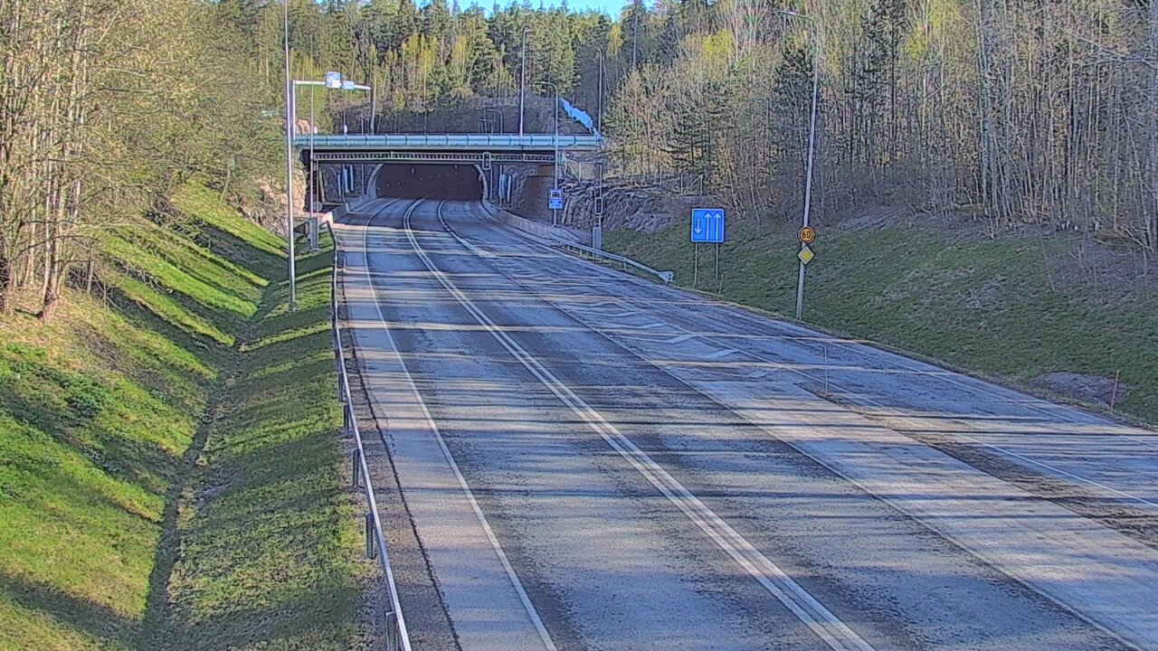 Kelikamerat Kuva Tie 102 Hiidenkallion tunneli, suuaukko etelä, Espoo, Uusimaa