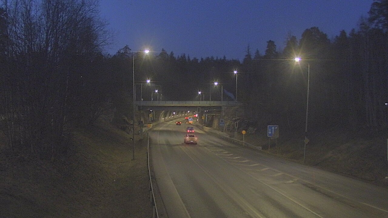 Weather Camera Image Tie 102 Hiidenkallion tunneli, suuaukko etelä, Espoo, Uusimaa
