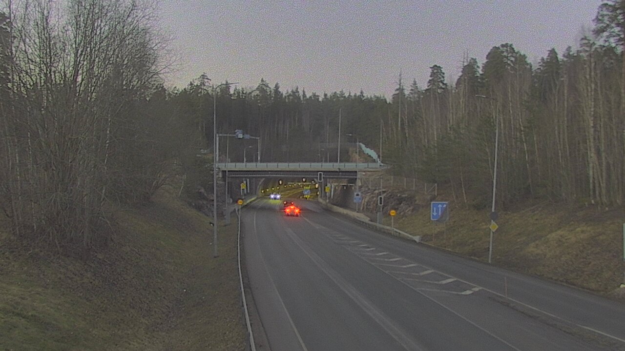 Weather Camera Image Tie 102 Hiidenkallion tunneli, suuaukko etelä, Espoo, Uusimaa