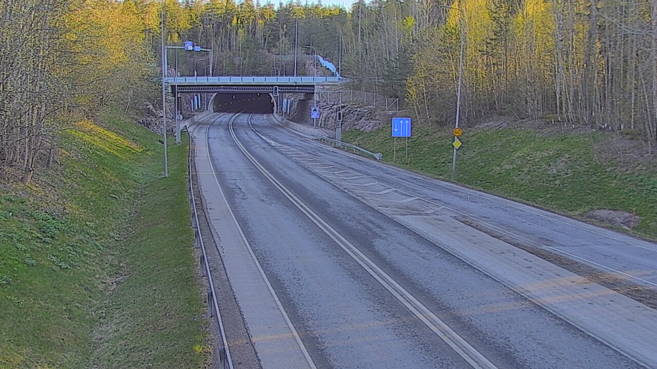 Kelikamerat Kuva Tie 102 Hiidenkallion tunneli, suuaukko etelä, Espoo, Uusimaa