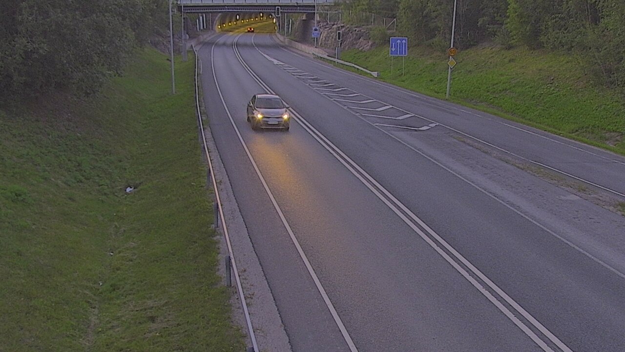 Kelikamerat Kuva Tie 102 Hiidenkallion tunneli, suuaukko etelä, Espoo, Uusimaa