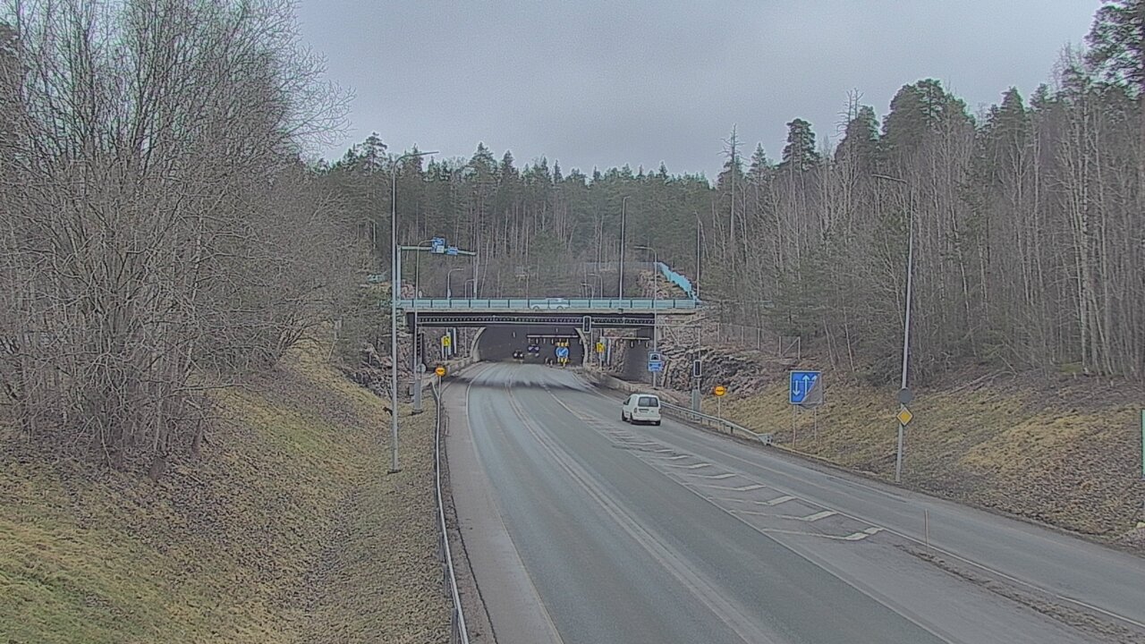 Weather Camera Image Tie 102 Hiidenkallion tunneli, suuaukko etelä, Espoo, Uusimaa