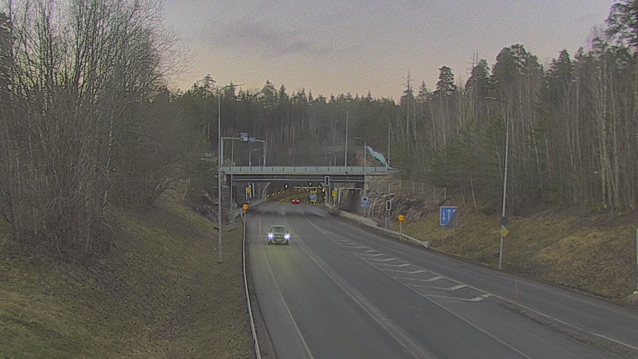 Weather Camera Image Tie 102 Hiidenkallion tunneli, suuaukko etelä, Espoo, Uusimaa