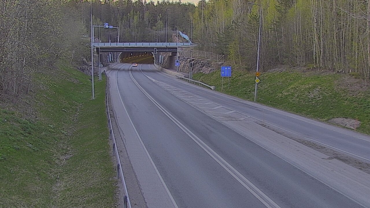 Kelikamerat Kuva Tie 102 Hiidenkallion tunneli, suuaukko etelä, Espoo, Uusimaa