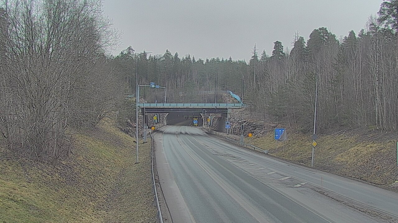 Weather Camera Image Tie 102 Hiidenkallion tunneli, suuaukko etelä, Espoo, Uusimaa