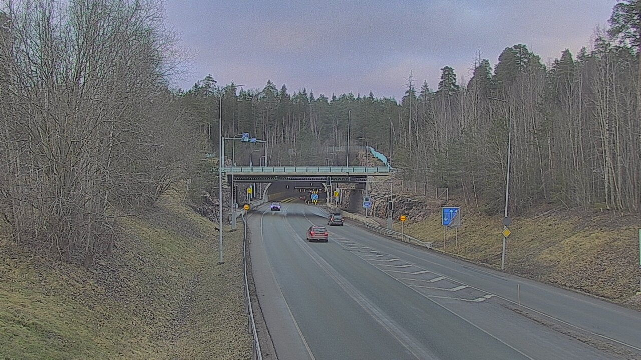 Weather Camera Image Tie 102 Hiidenkallion tunneli, suuaukko etelä, Espoo, Uusimaa