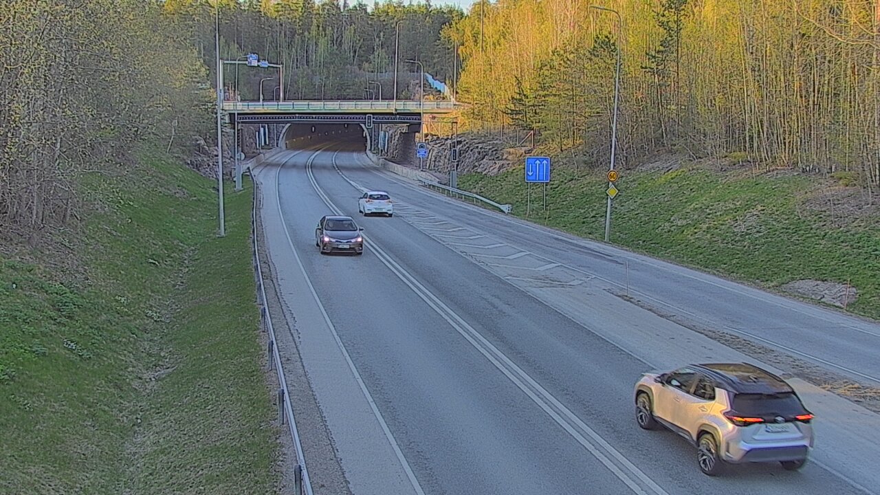 Kelikamerat Kuva Tie 102 Hiidenkallion tunneli, suuaukko etelä, Espoo, Uusimaa