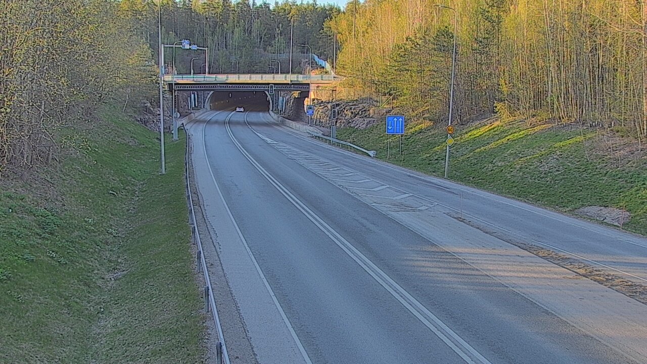 Kelikamerat Kuva Tie 102 Hiidenkallion tunneli, suuaukko etelä, Espoo, Uusimaa