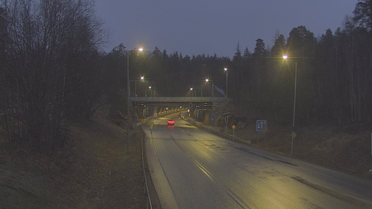 Kelikamerat Kuva Tie 102 Hiidenkallion tunneli, suuaukko etelä, Espoo, Uusimaa