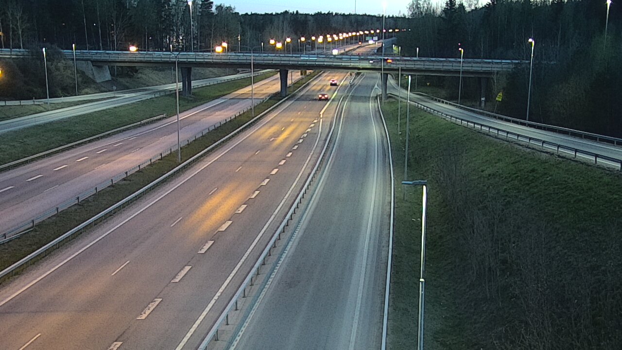 Weather Camera Image Road 102 Espoo, Sepänkylä, Espoo, Uusimaa