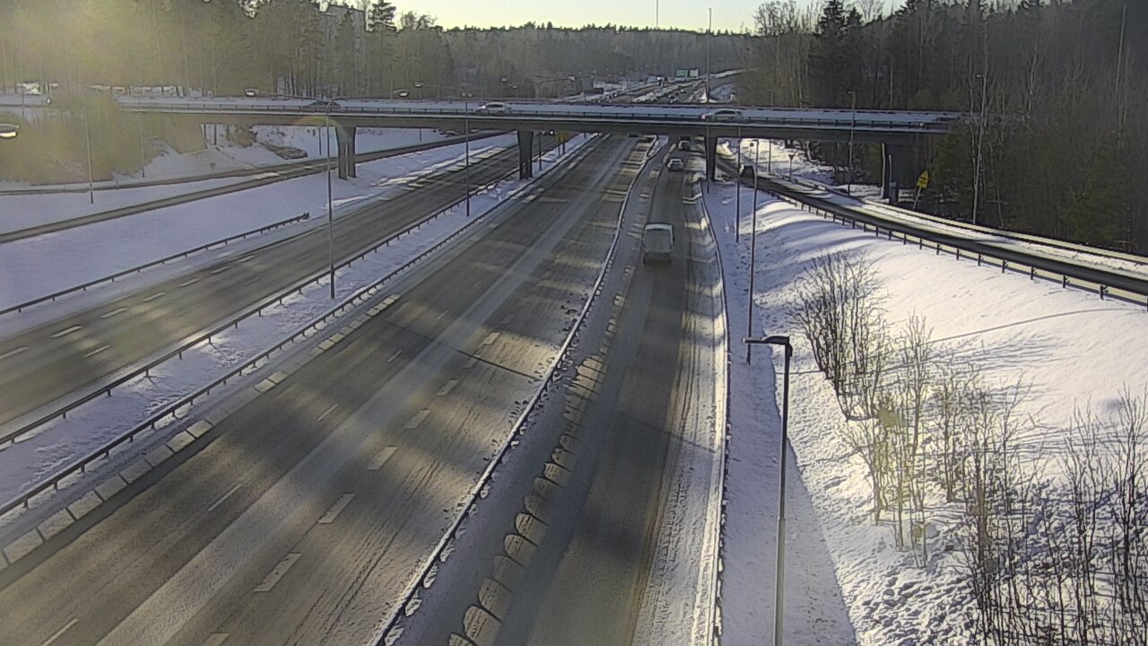 Weather Camera Image Road 102 Espoo, Sepänkylä, Espoo, Uusimaa