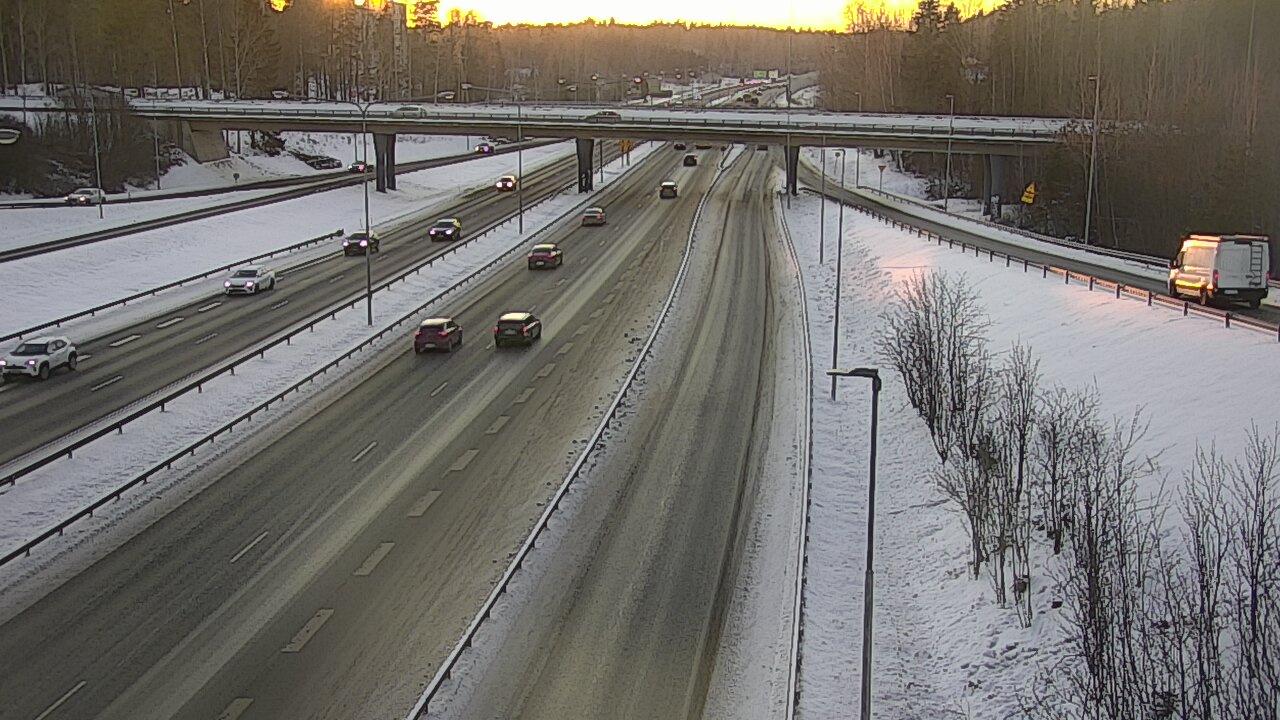Weather Camera Image Road 102 Espoo, Sepänkylä, Espoo, Uusimaa