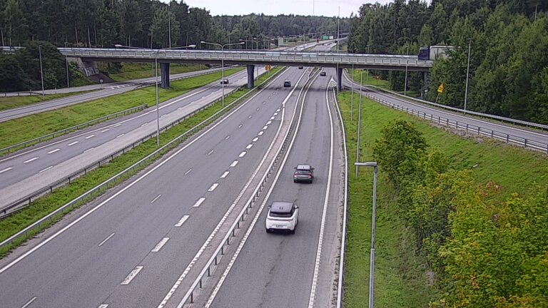 Weather Camera Image Road 102 Espoo, Sepänkylä, Espoo, Uusimaa
