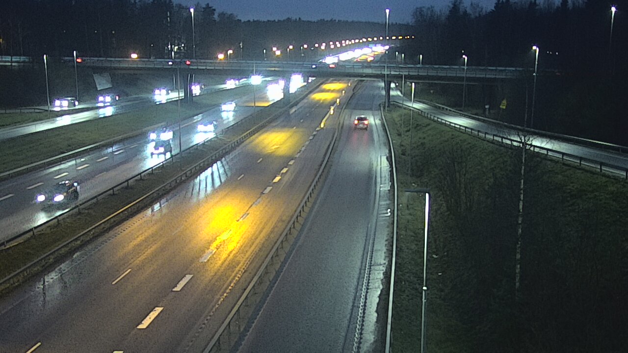 Weather Camera Image Road 102 Espoo, Sepänkylä, Espoo, Uusimaa