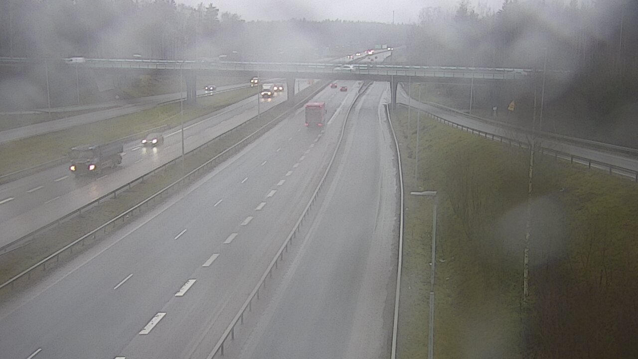 Weather Camera Image Road 102 Espoo, Sepänkylä, Espoo, Uusimaa