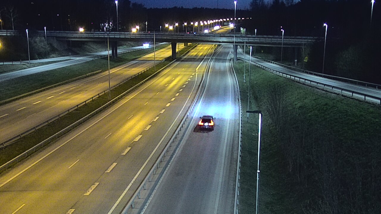 Weather Camera Image Road 102 Espoo, Sepänkylä, Espoo, Uusimaa
